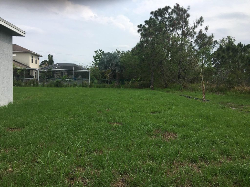 Photo of 5810 NW Coosa Drive, Port Saint Lucie, FL 34986 (MLS # F10549962)