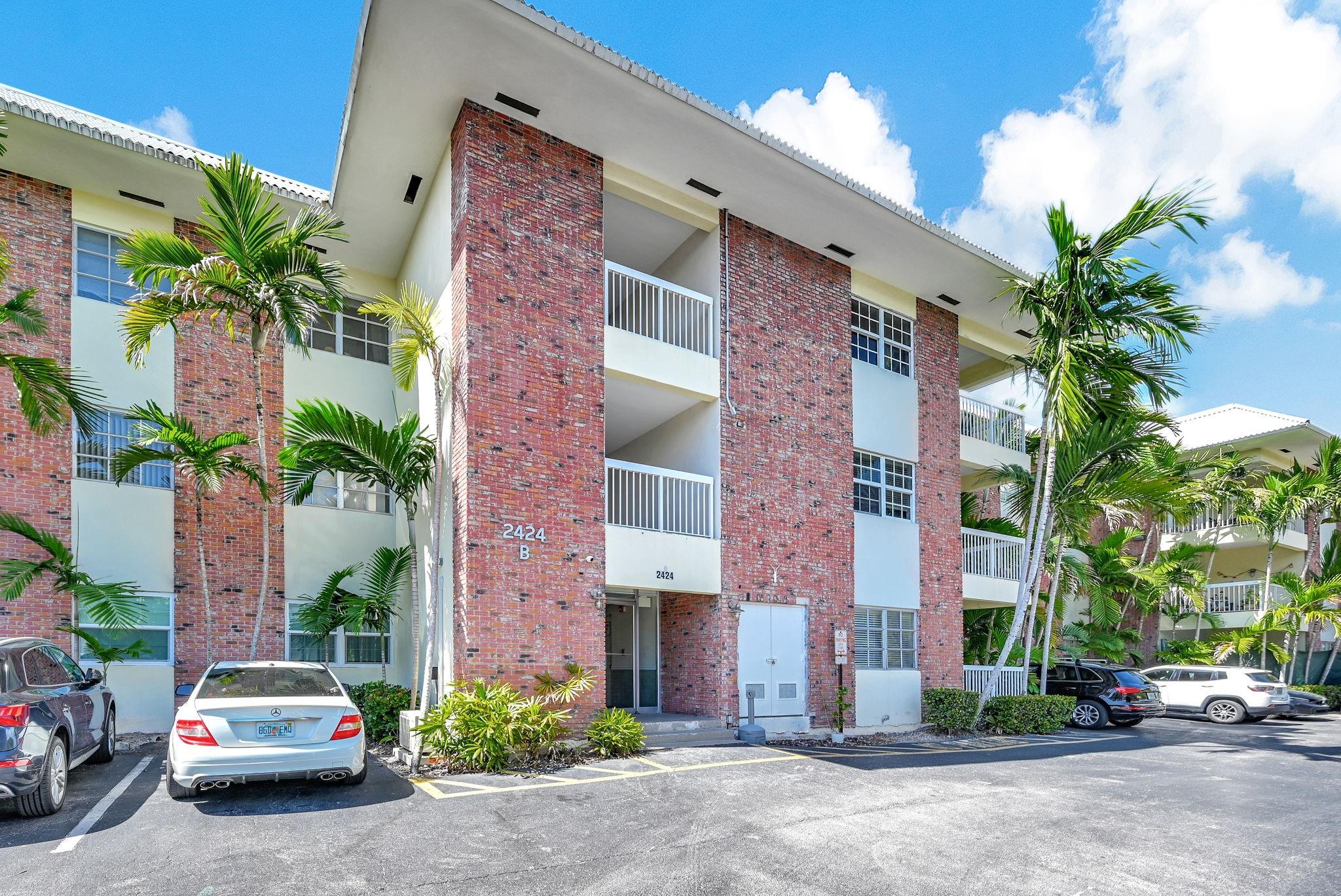 Fantastic location in the quaint Village at Harbor Beach! Nicely renovated 1BR/1BA just a short distance to Fort Lauderdale Beach, east of US-1 and the 17th St Bridge. Enjoy stainless appliances, upgraded kitchen cabinets and countertops, updated bath, wood flooring throughout, fresh paint, truly move-in ready. Amenities: community pool, patio/lanai with BBQ, and gym. Quick association approval. Across the street from Pier 66, dining and shopping. Close to watch cruise ships and yachts on the Intracoastal. Common laundry on 1st floor. Small pet permitted. East of the Intracoastal Waterway.