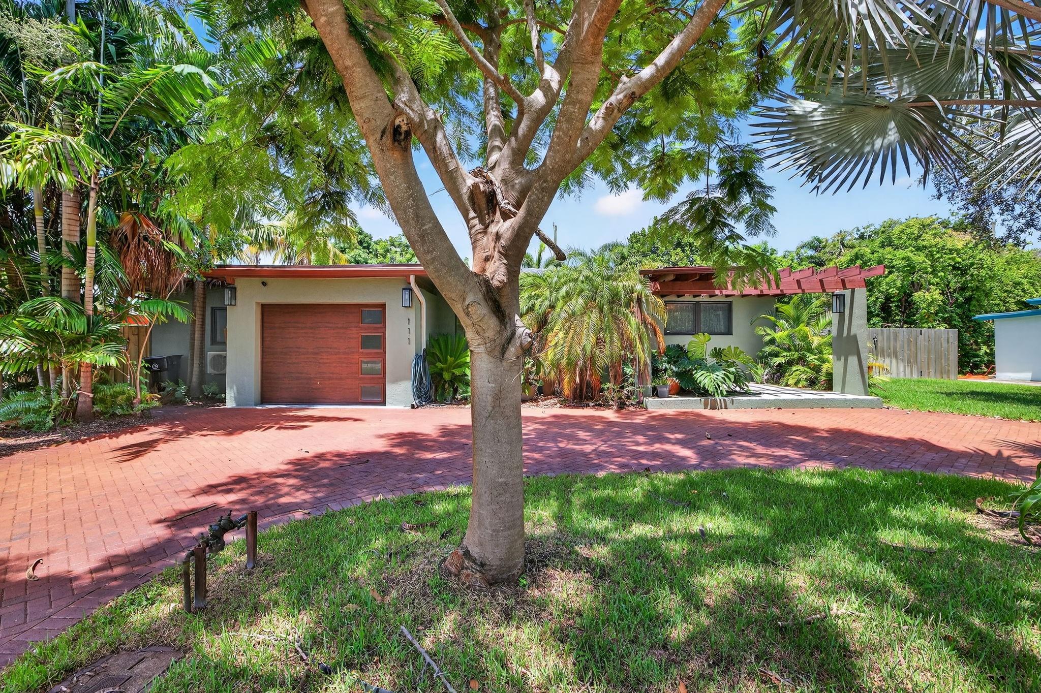 111 NE 16th Ct