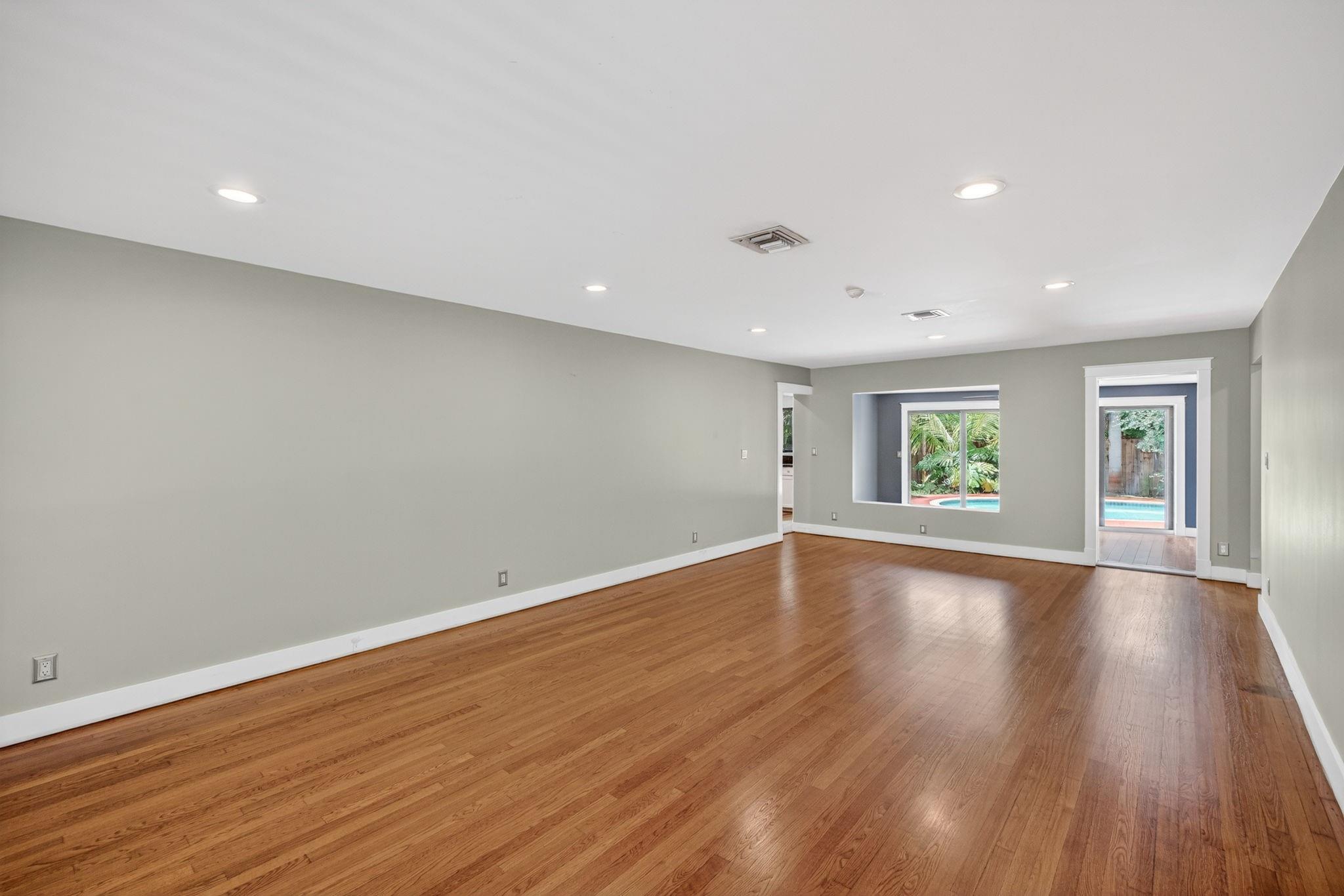 111 NE 16th Ct