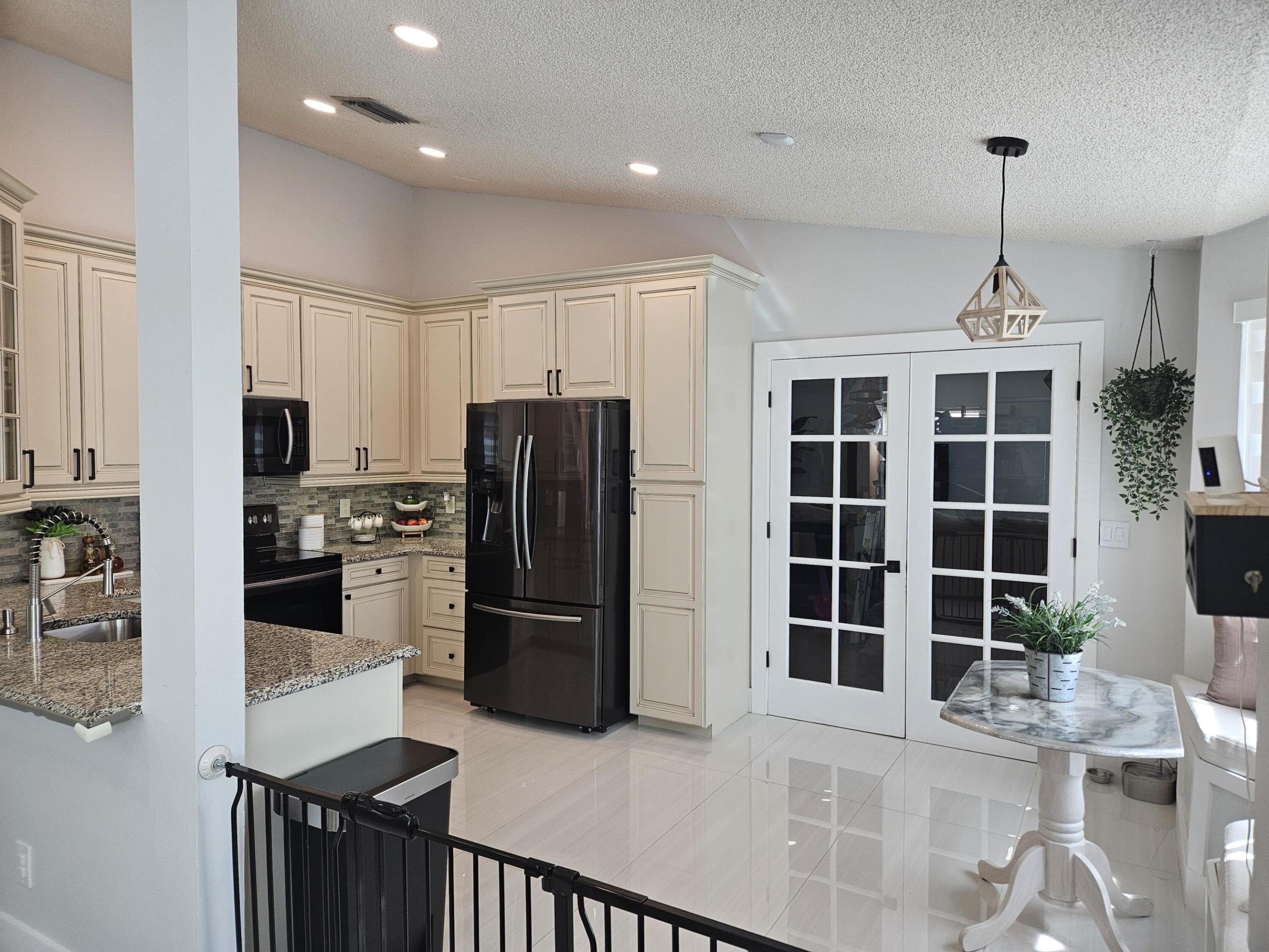 FAMILY HOMES - Residential