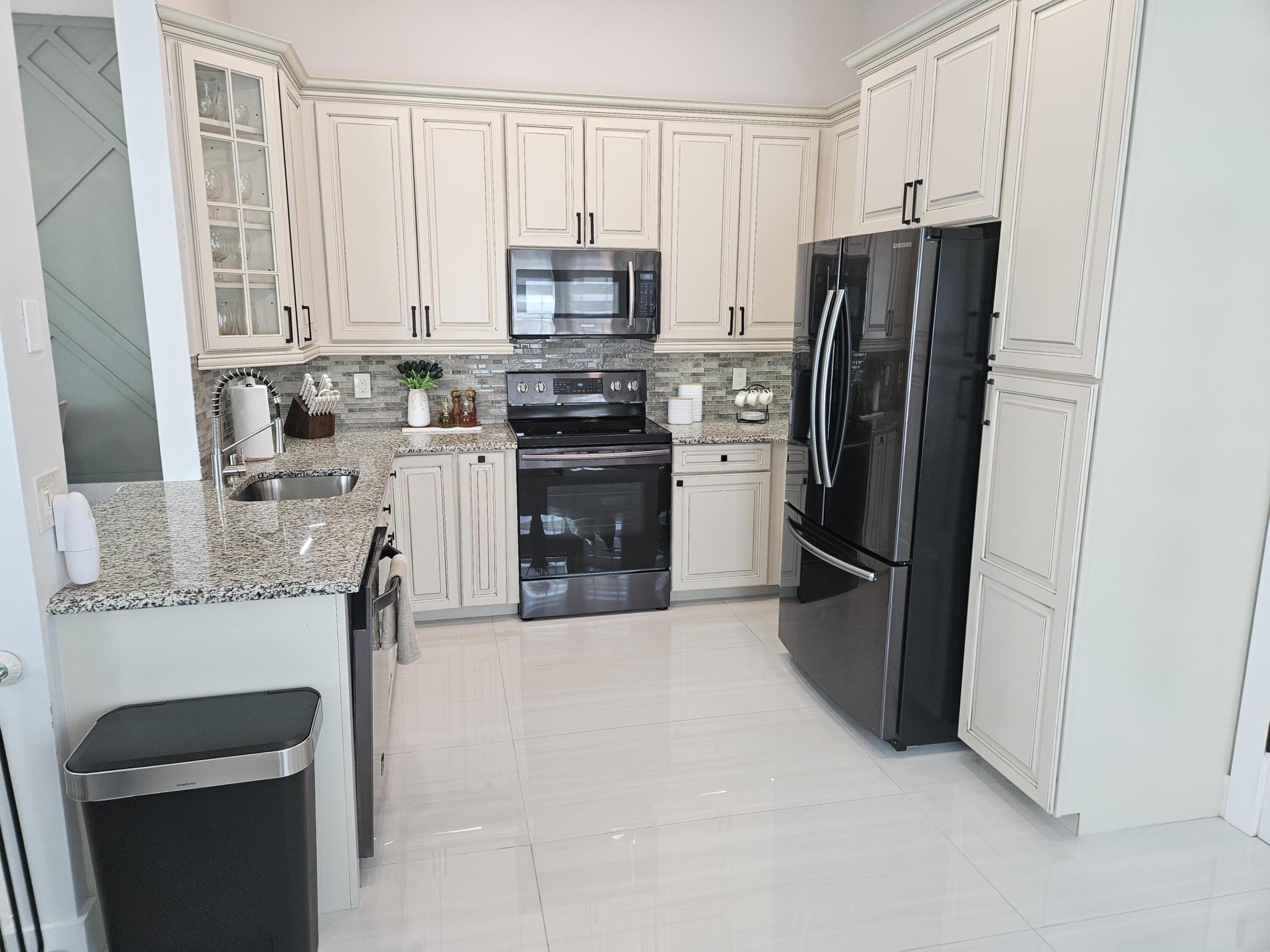 FAMILY HOMES - Residential