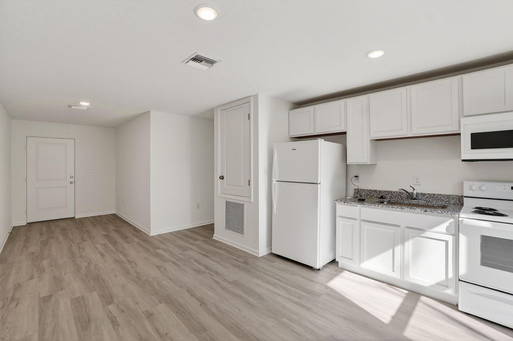 Photo of 1115 F Avenue #B, Fort Pierce, FL 34950 (MLS # R11148673)