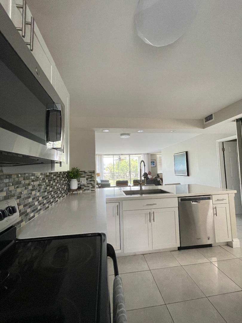 9235 Lagoon Pl 314