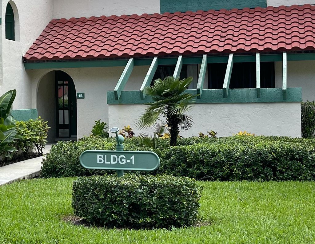 Photo of 1 Lexington Lane E #B, Palm Beach Gardens, FL 33418 (MLS # R10923860)