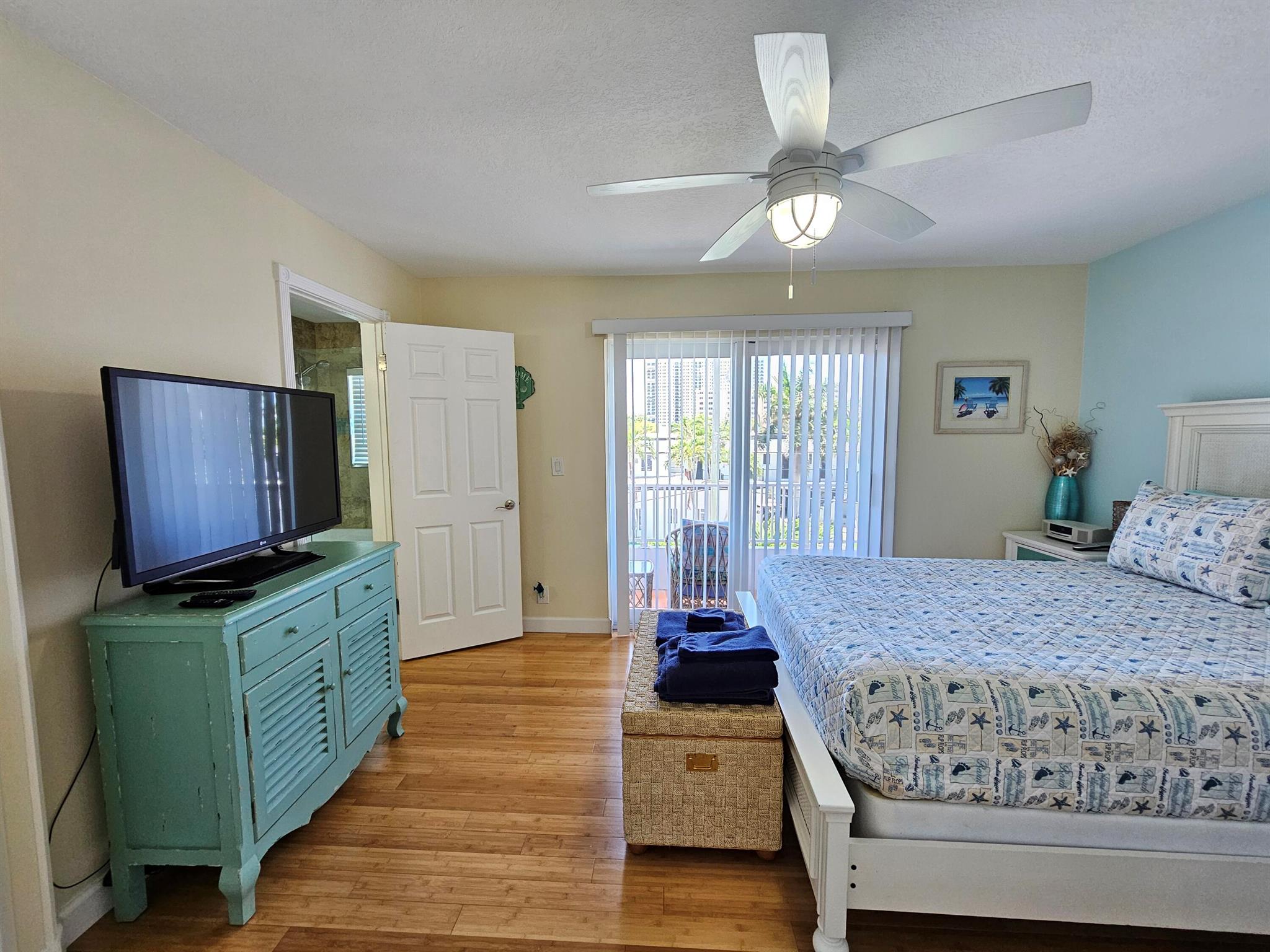 HOLLYWOOD BEACH - Residential Lease