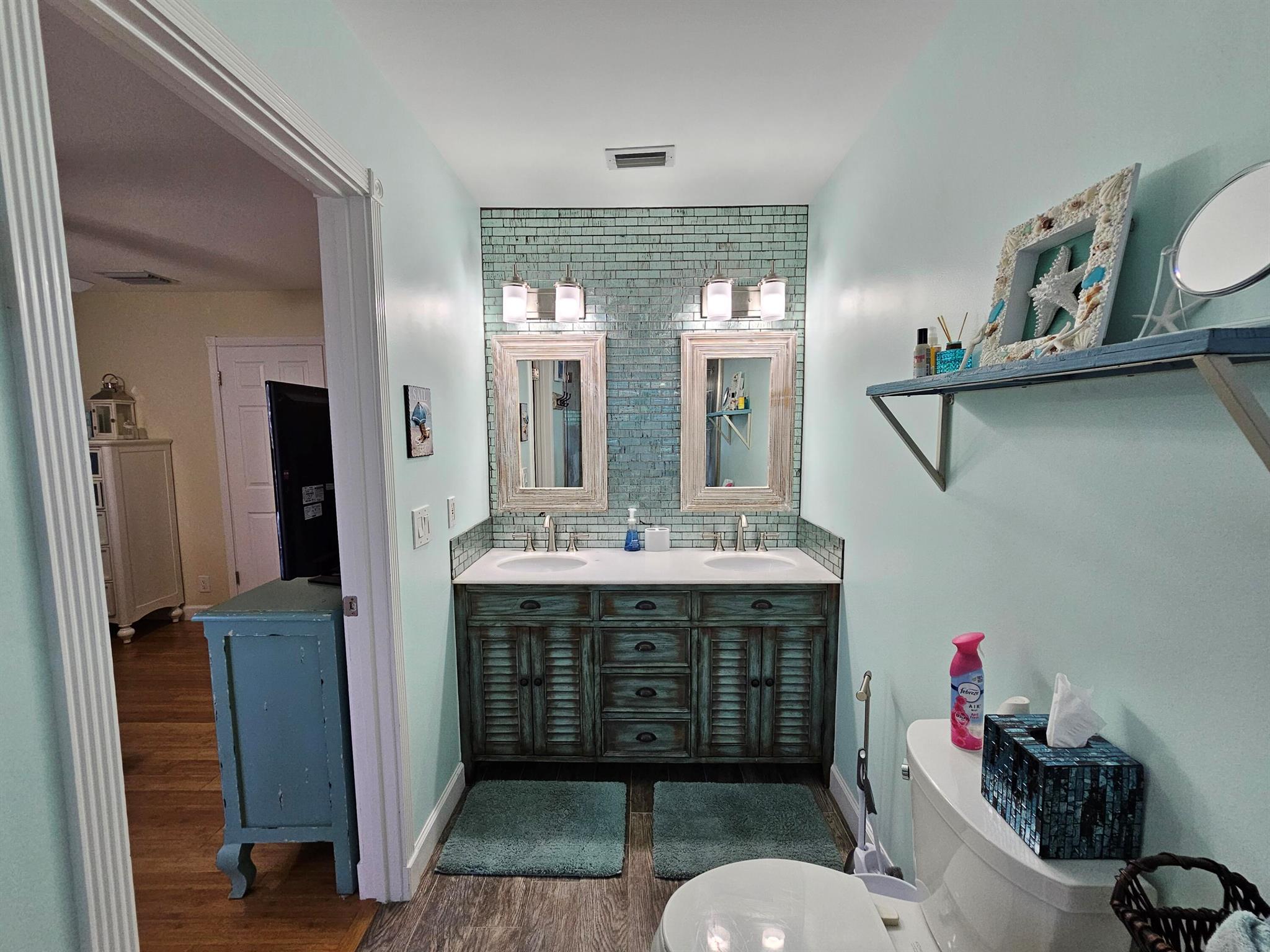 HOLLYWOOD BEACH - Residential Lease