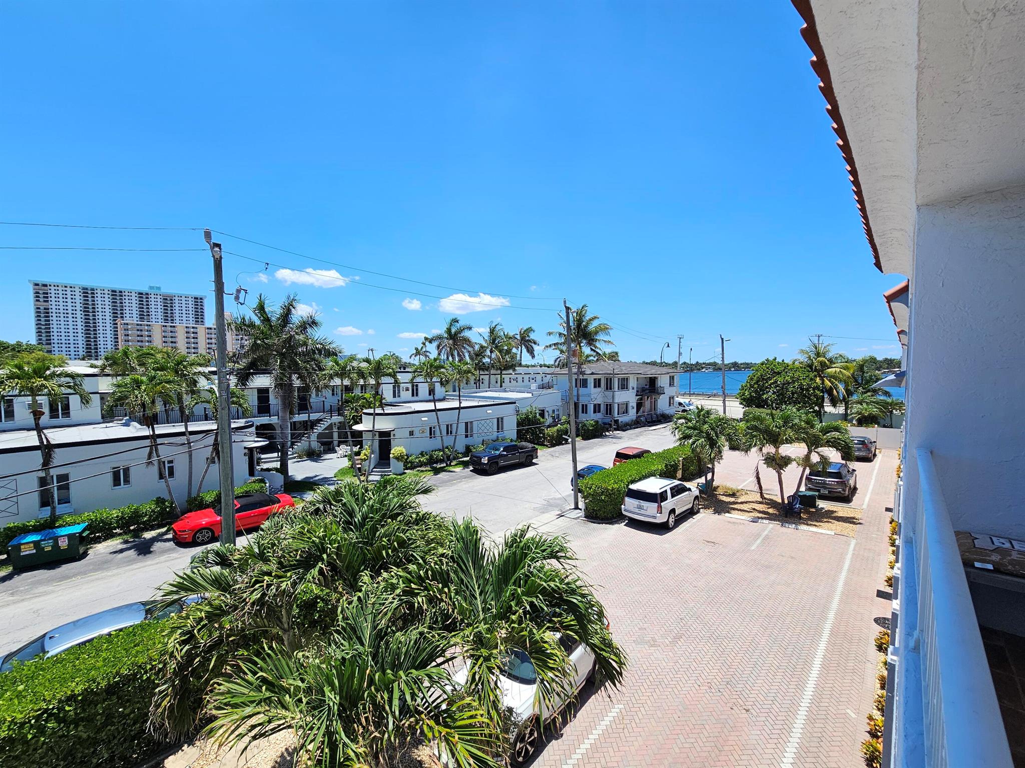 HOLLYWOOD BEACH - Residential Lease