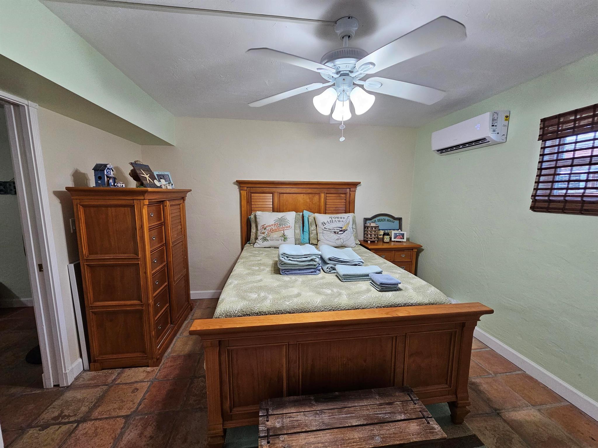 HOLLYWOOD BEACH - Residential Lease