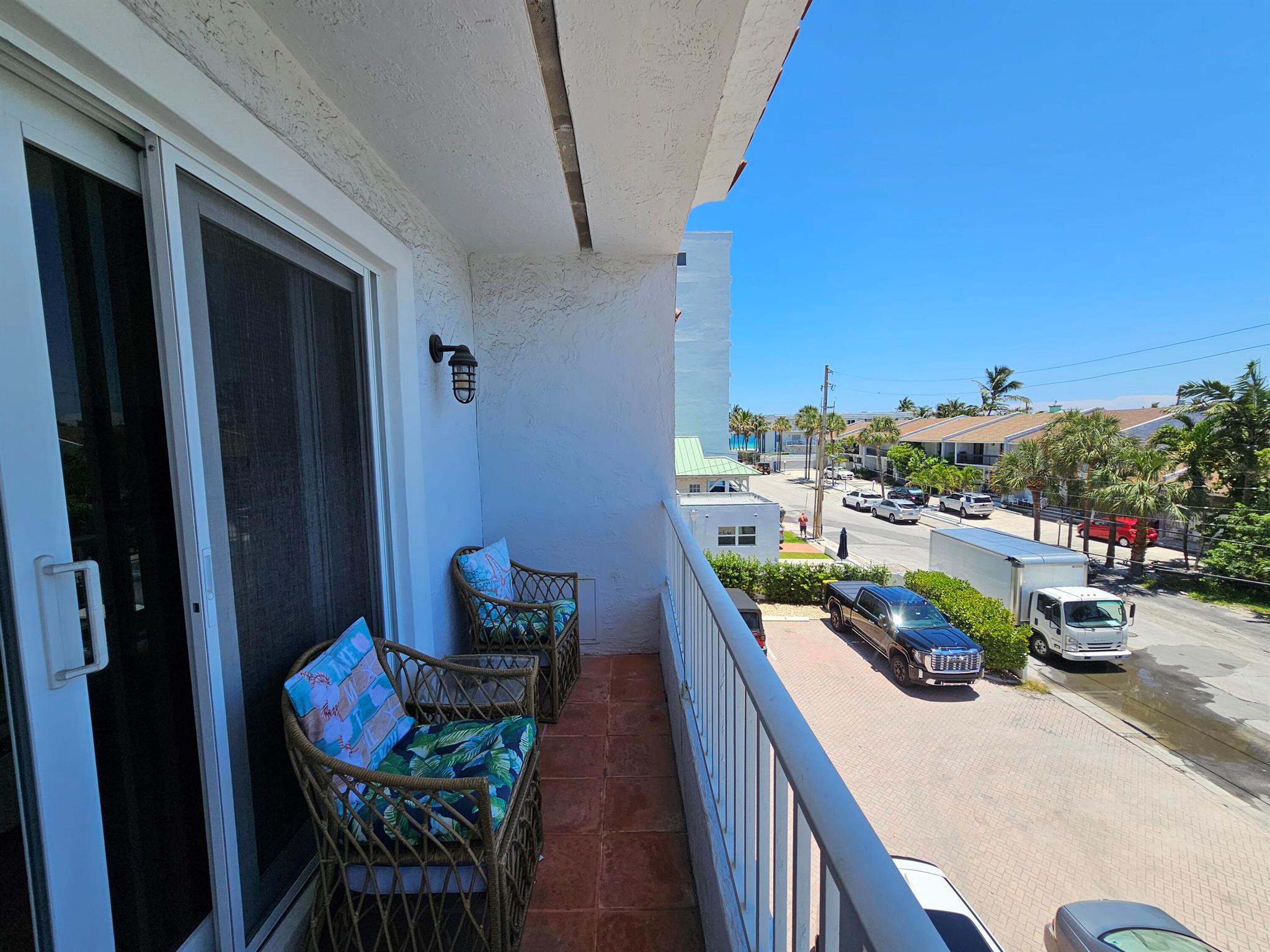 HOLLYWOOD BEACH - Residential Lease