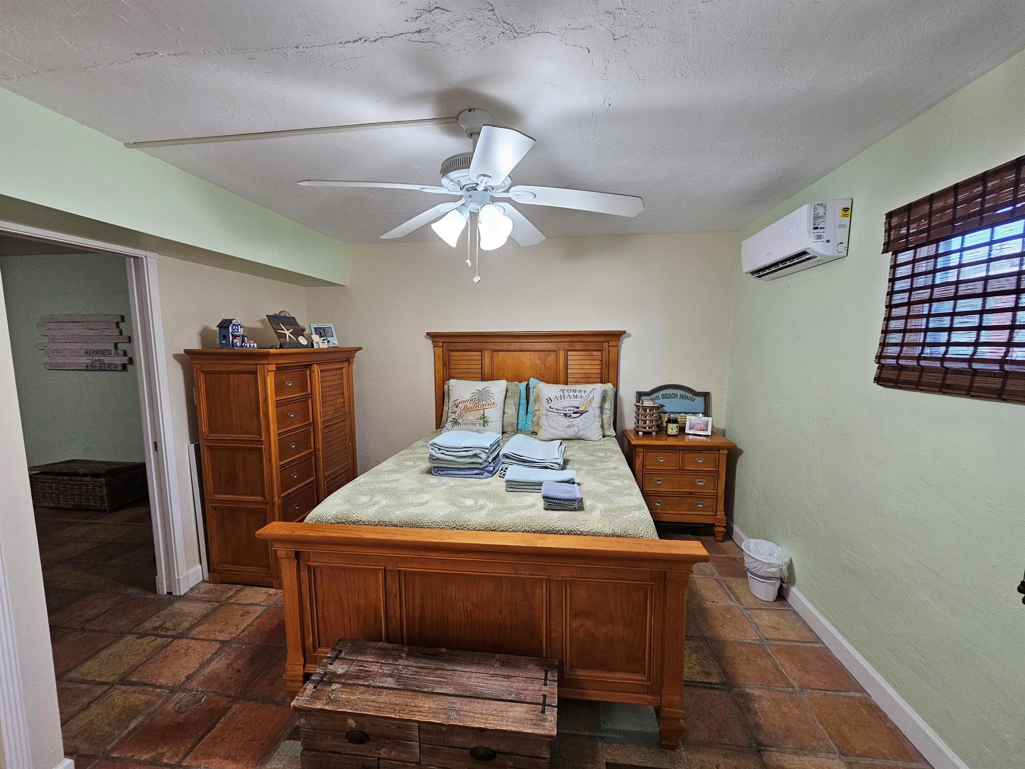 HOLLYWOOD BEACH - Residential Lease