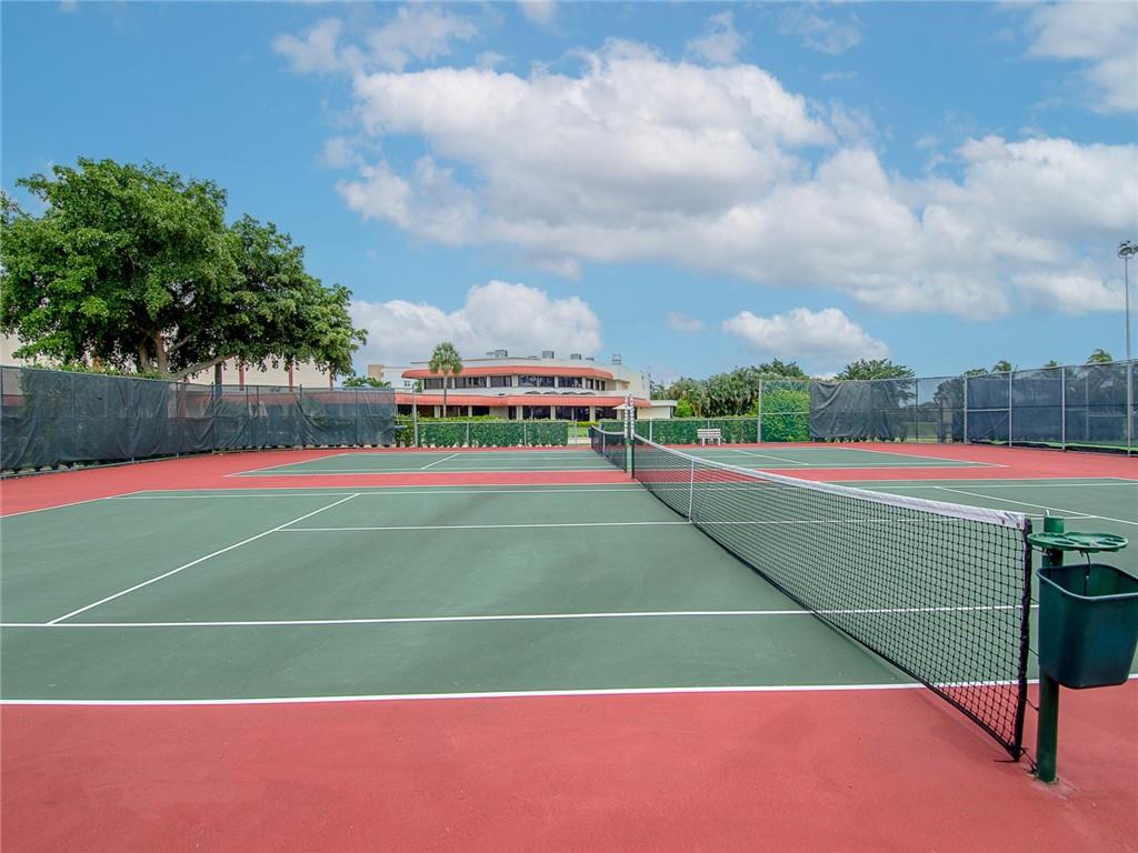 HOLLYBROOK GOLF AND TENNI - Residential