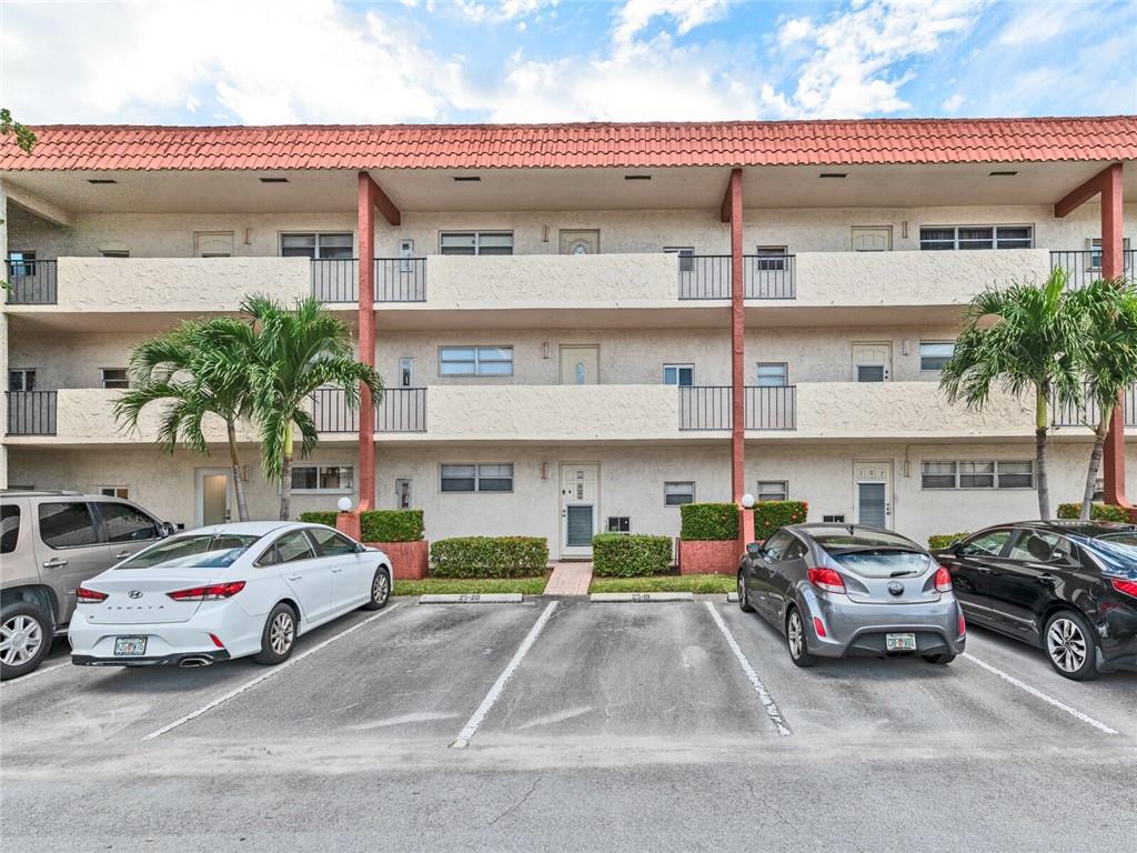 HOLLYBROOK GOLF AND TENNI - Residential