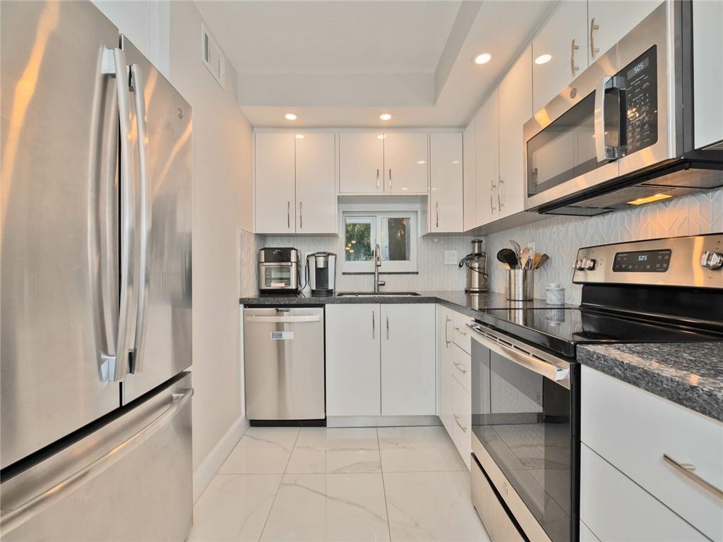 HOLLYBROOK GOLF AND TENNI - Residential