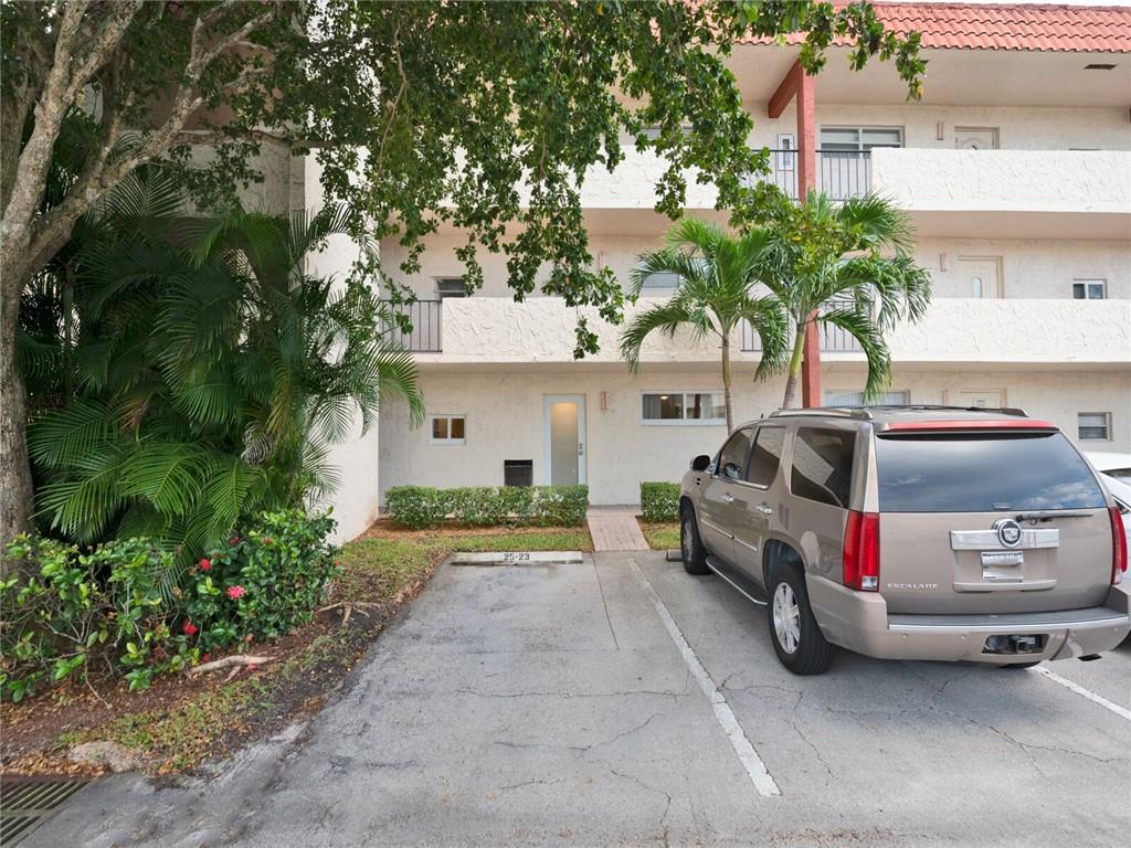 HOLLYBROOK GOLF AND TENNI - Residential