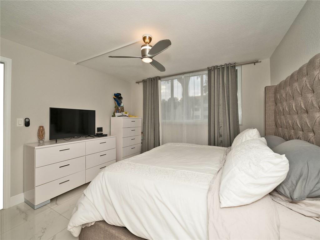 HOLLYBROOK GOLF AND TENNI - Residential