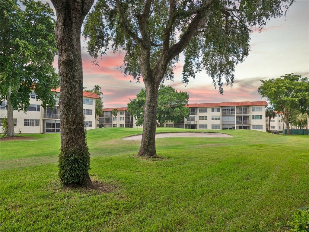 HOLLYBROOK GOLF AND TENNI - Residential
