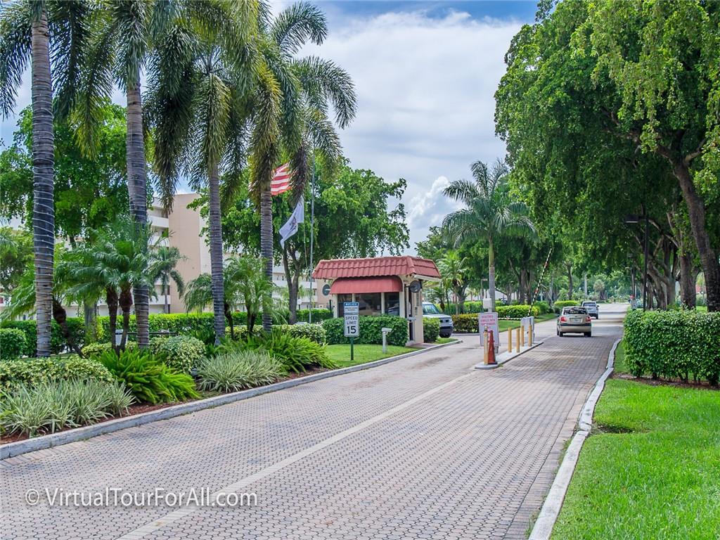 HOLLYBROOK GOLF AND TENNI - Residential