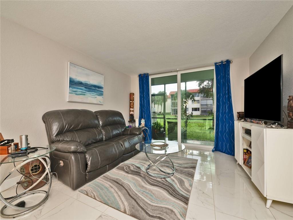 HOLLYBROOK GOLF AND TENNI - Residential