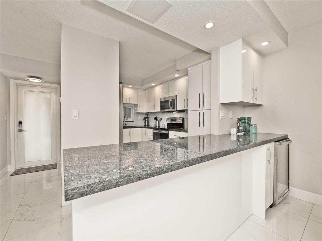 HOLLYBROOK GOLF AND TENNI - Residential