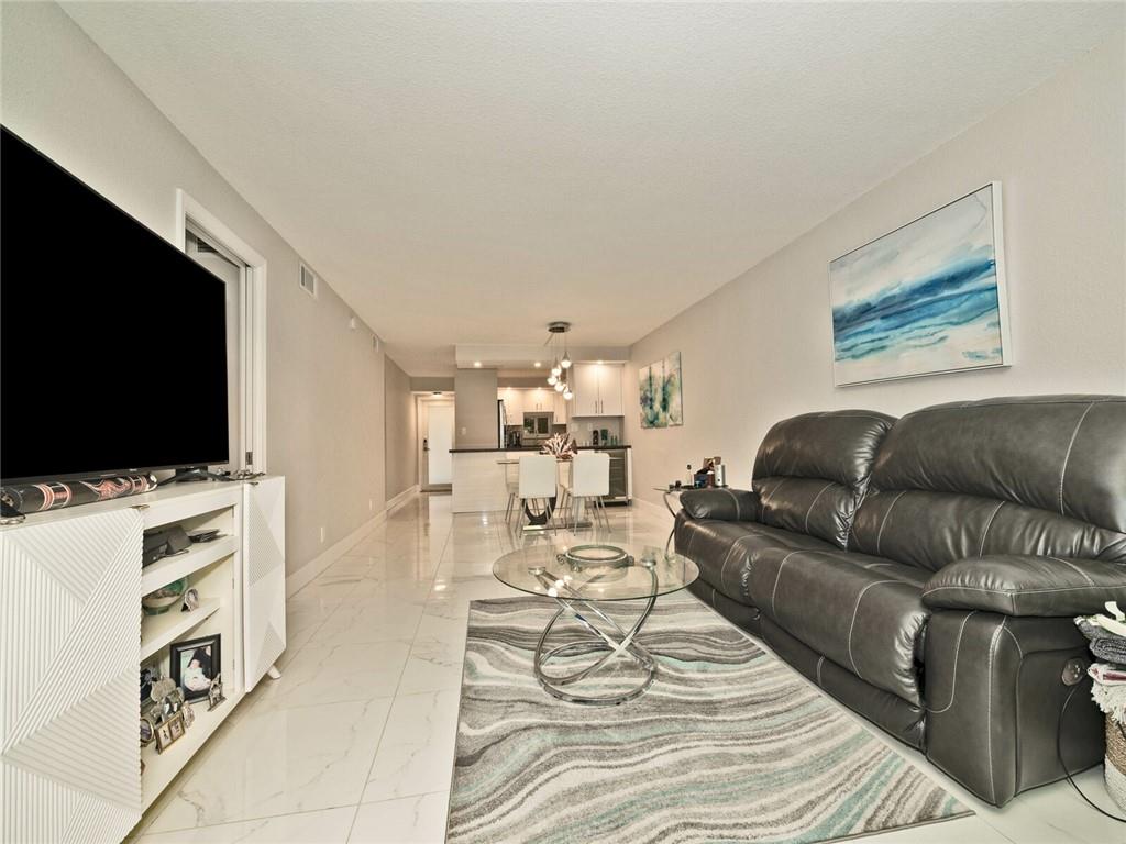 HOLLYBROOK GOLF AND TENNI - Residential