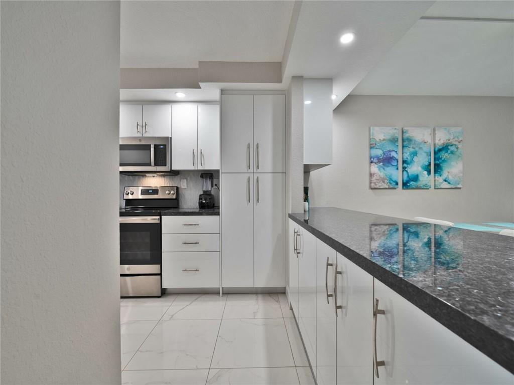 HOLLYBROOK GOLF AND TENNI - Residential