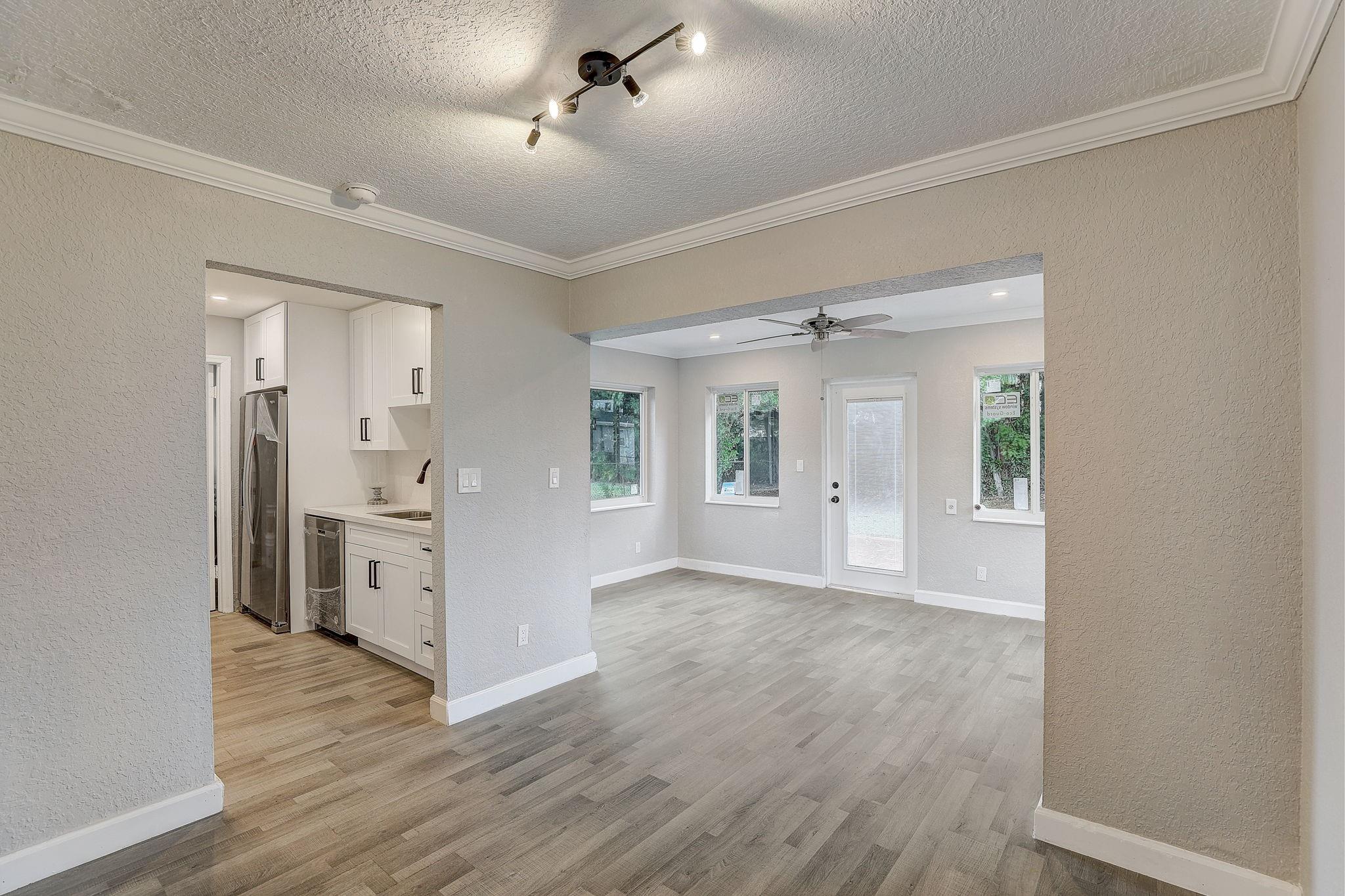 LARKDALE LAKE ESTATES - Residential