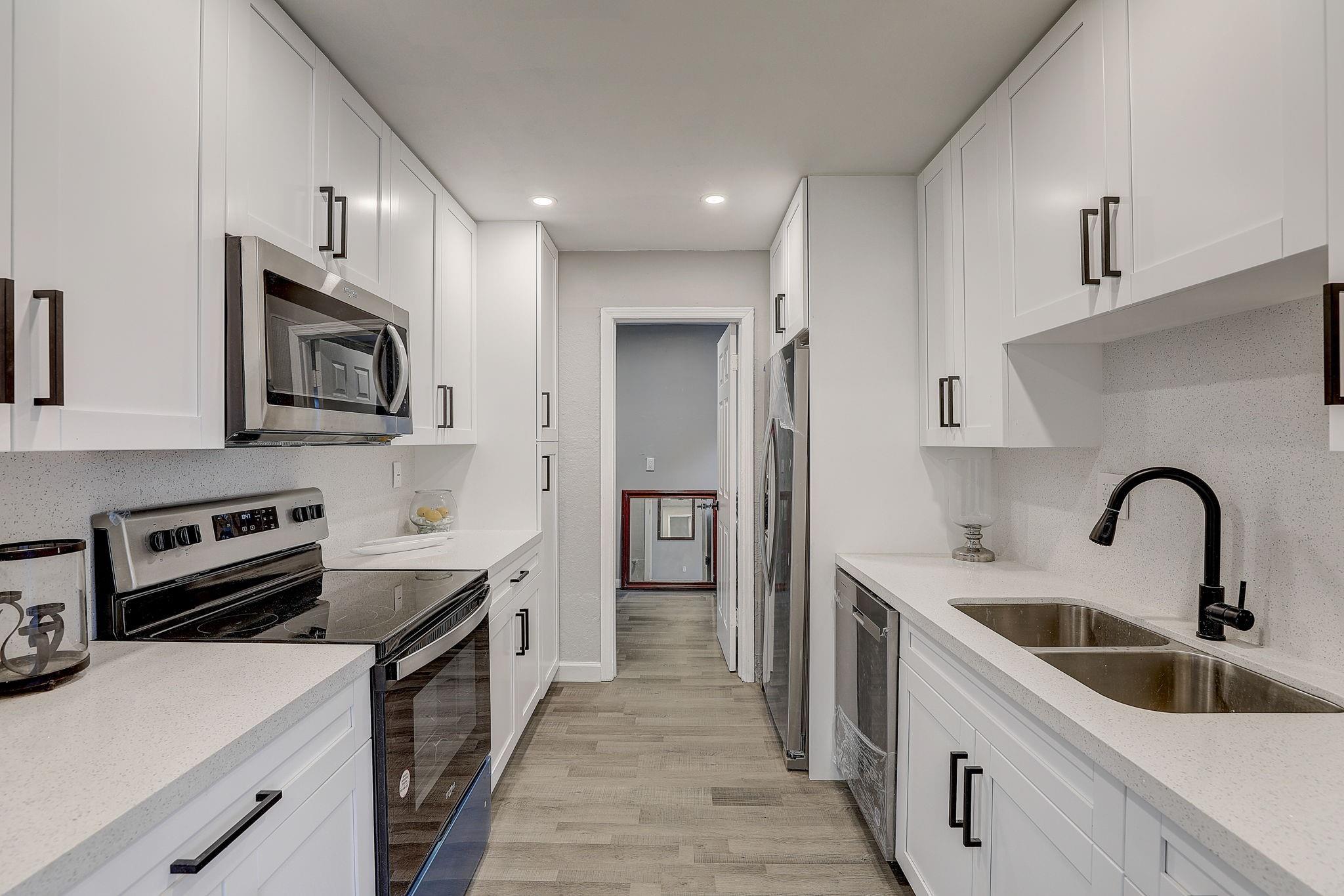 LARKDALE LAKE ESTATES - Residential