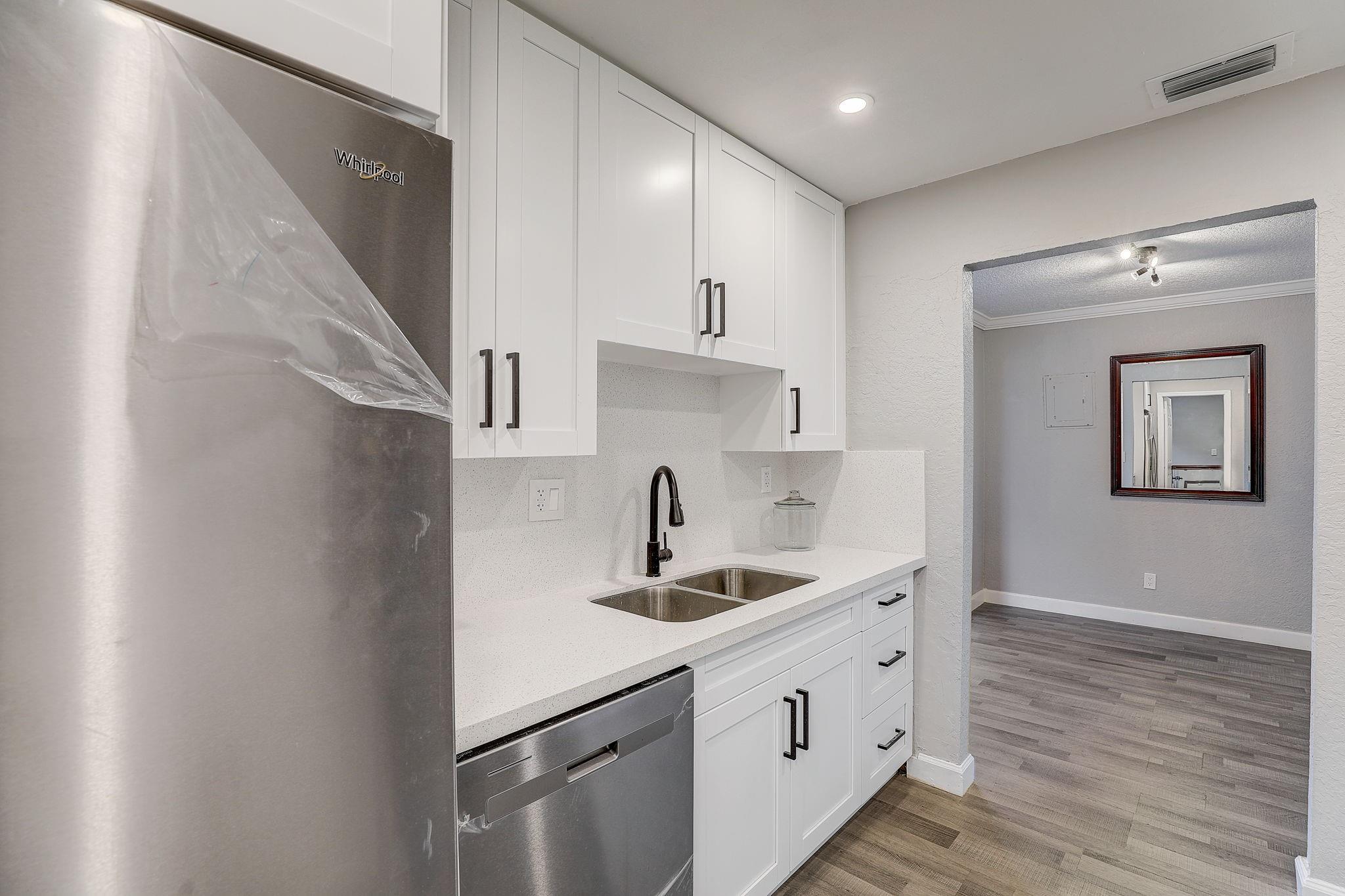 LARKDALE LAKE ESTATES - Residential