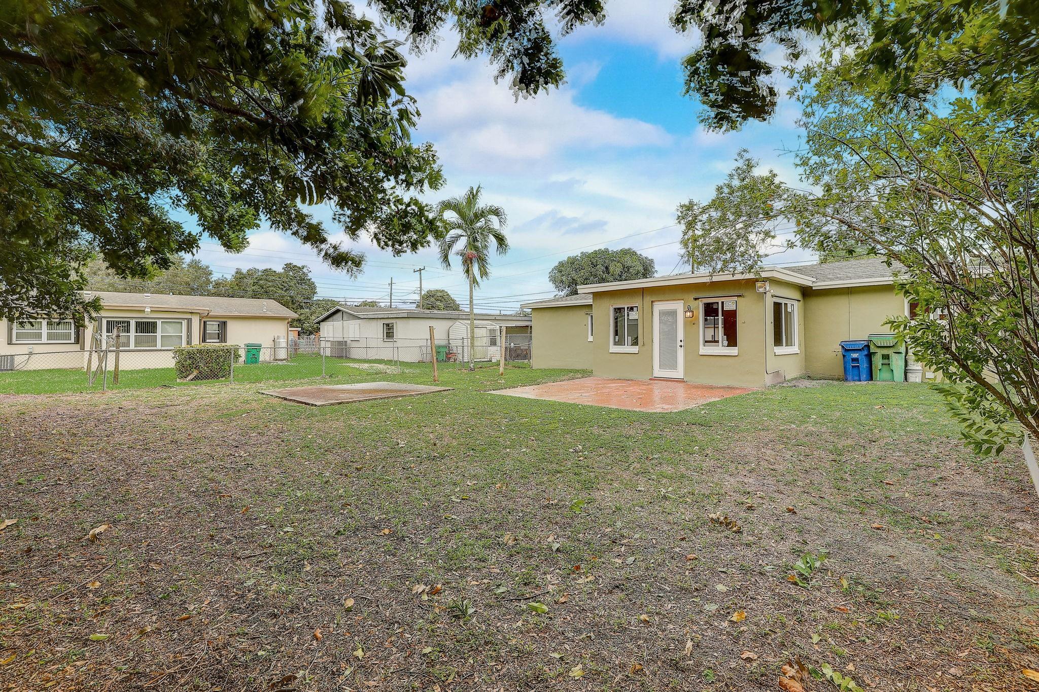 LARKDALE LAKE ESTATES - Residential