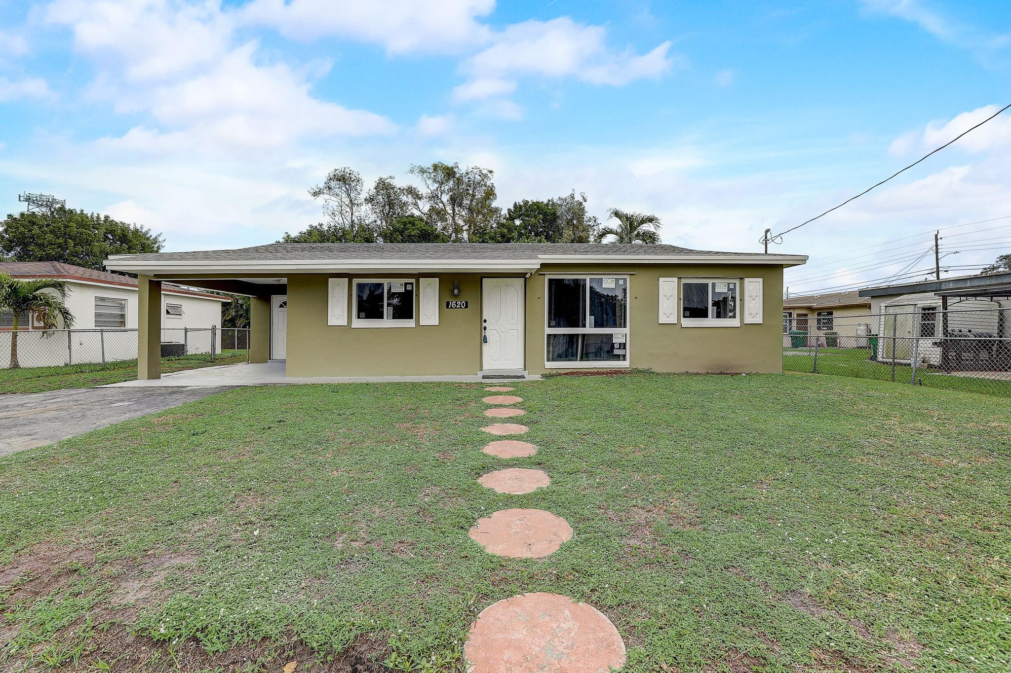 LARKDALE LAKE ESTATES - Residential