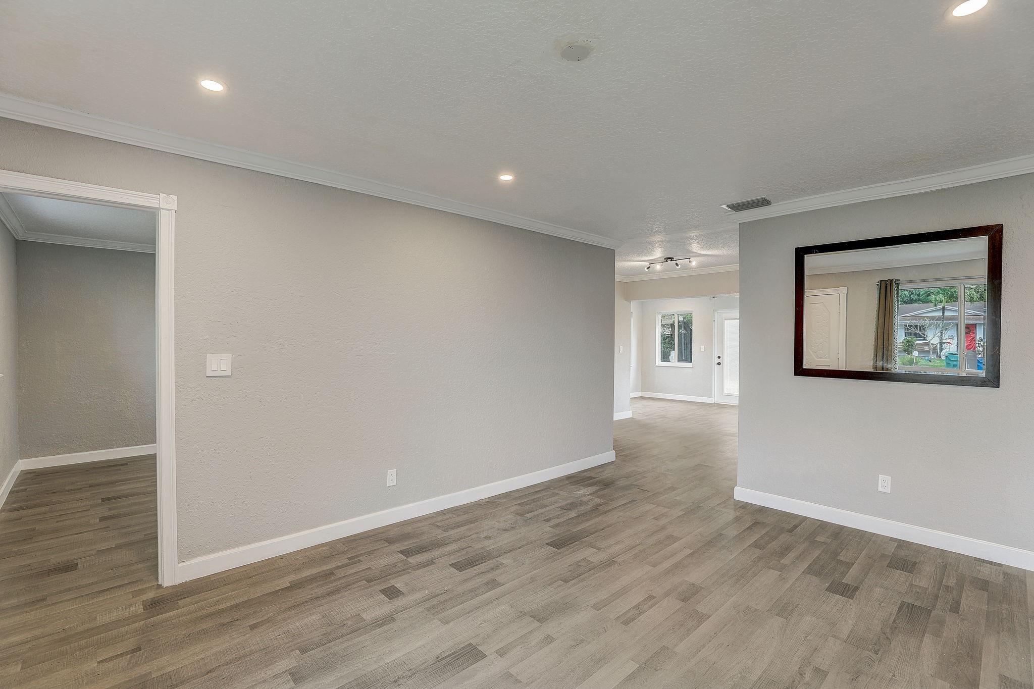 LARKDALE LAKE ESTATES - Residential