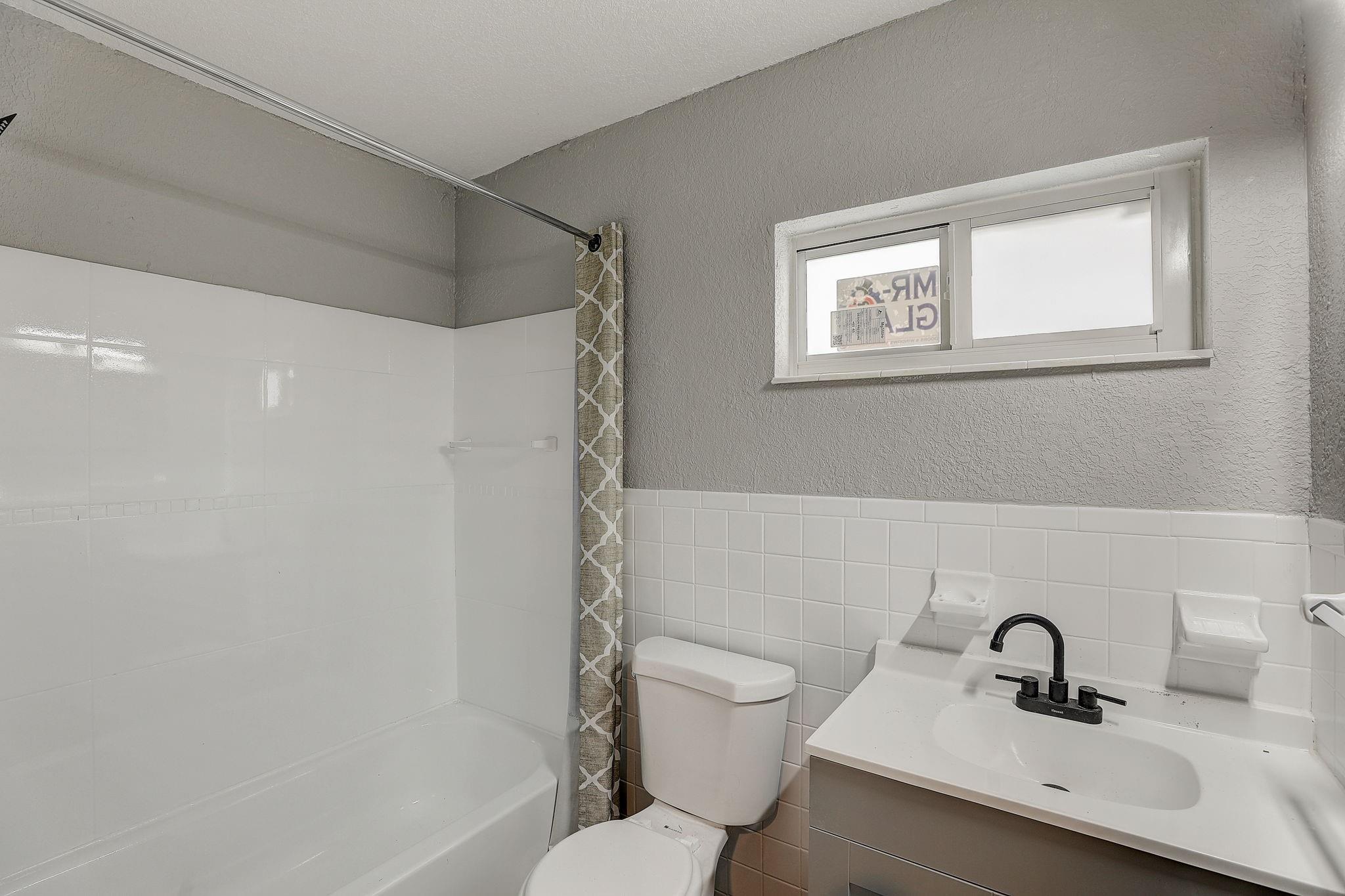 LARKDALE LAKE ESTATES - Residential