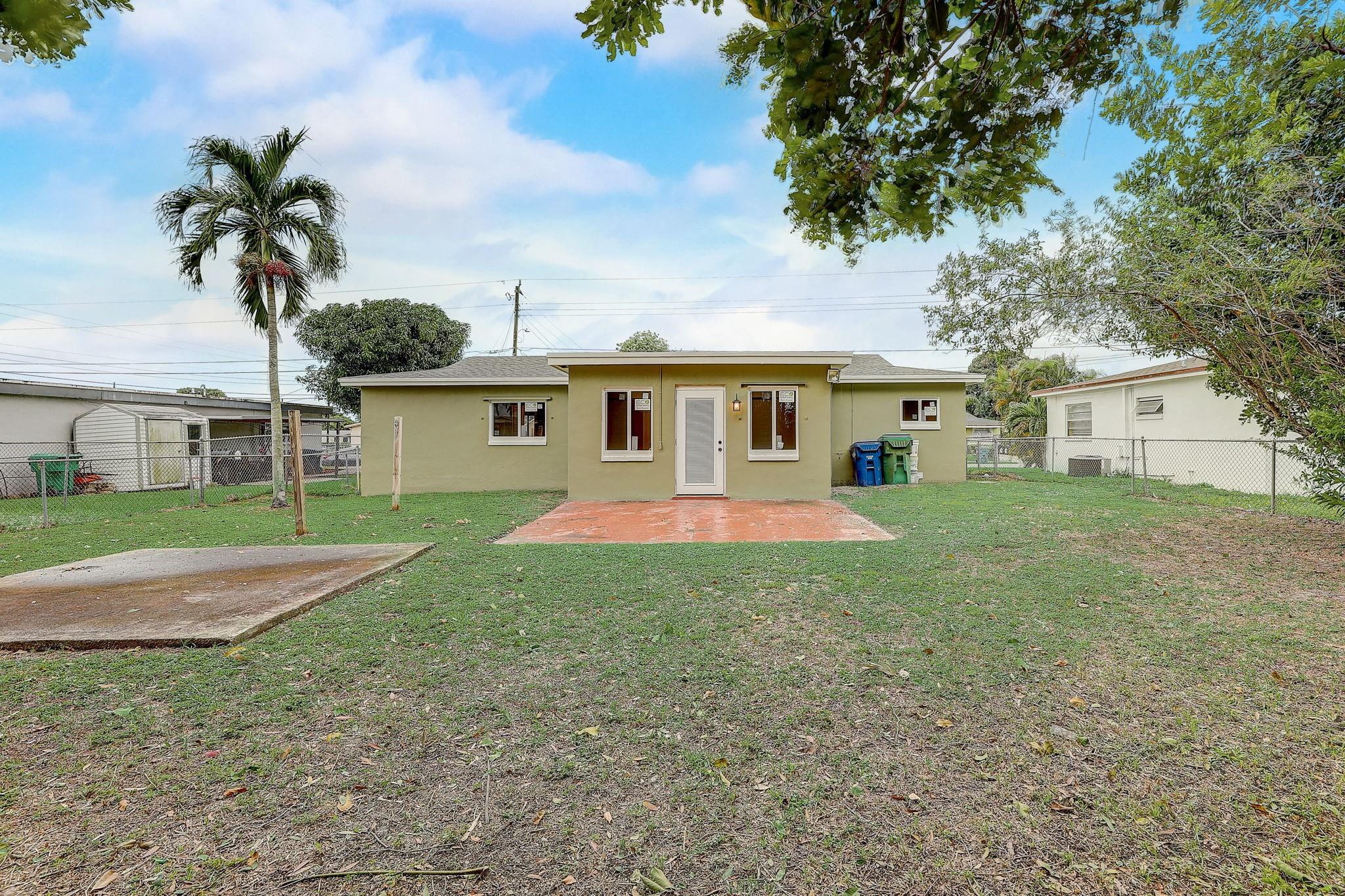 LARKDALE LAKE ESTATES - Residential