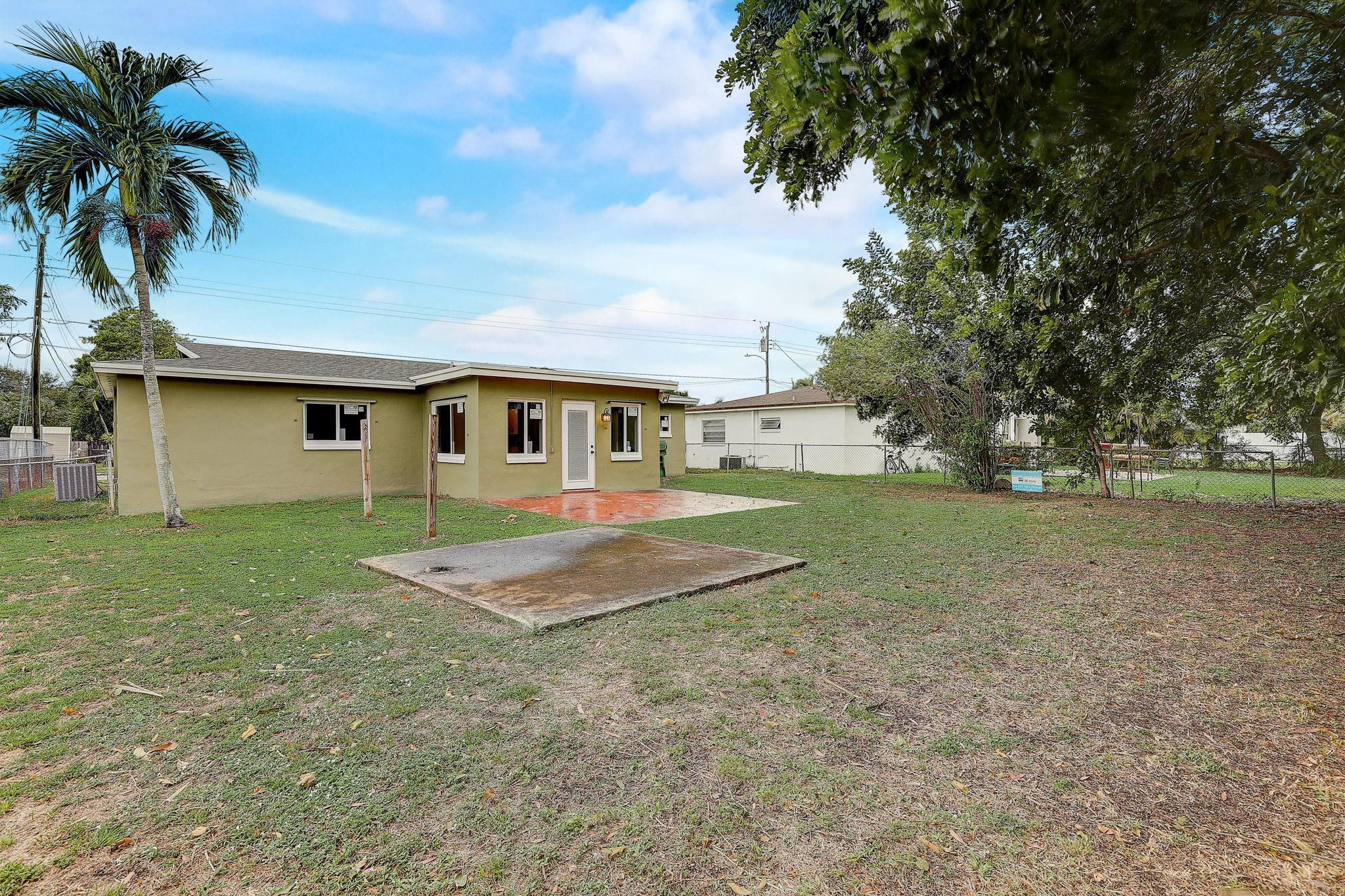 LARKDALE LAKE ESTATES - Residential