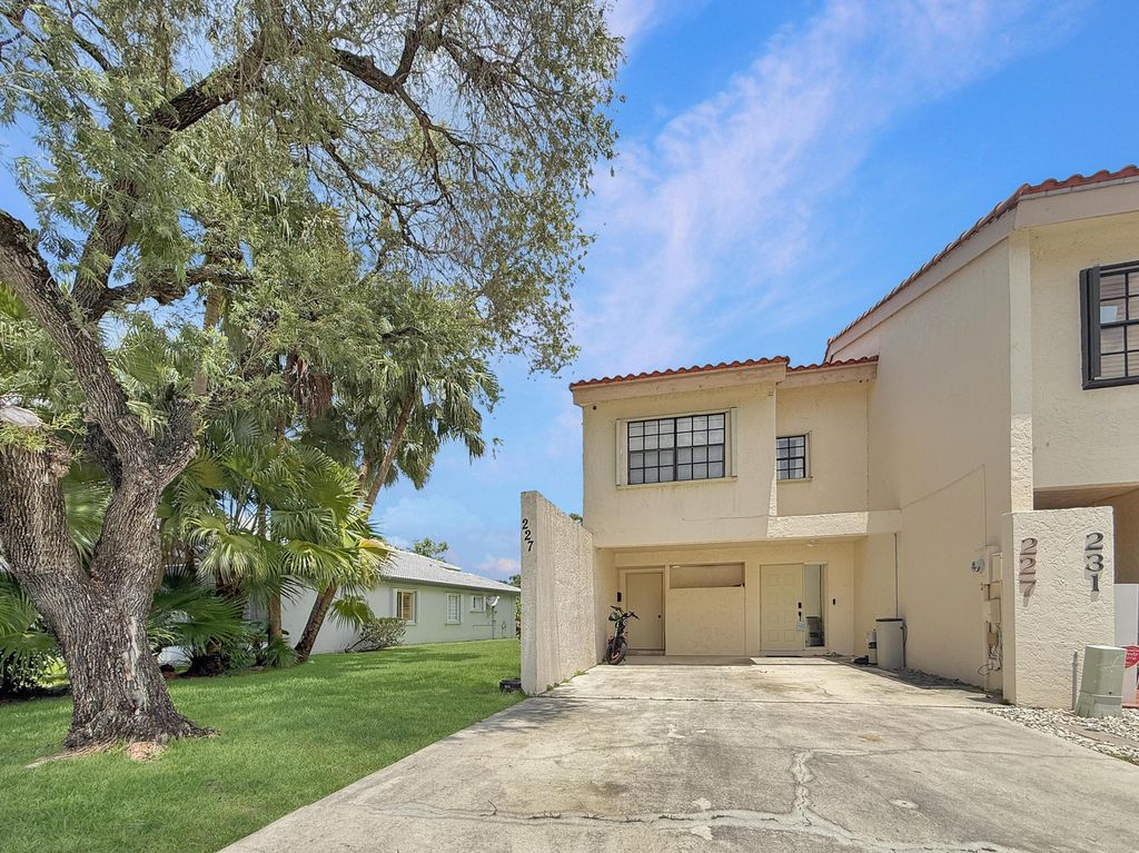 Photo of 227 NW 45th Avenue, Deerfield Beach, FL 33442 (MLS # B26030673)