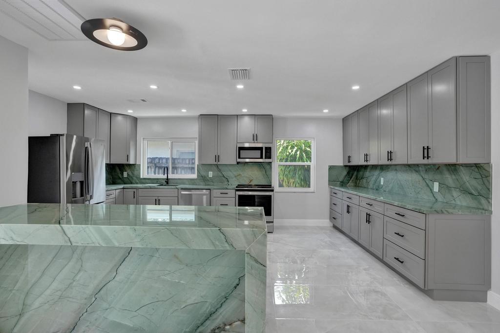 HOLLYWOOD - Residential