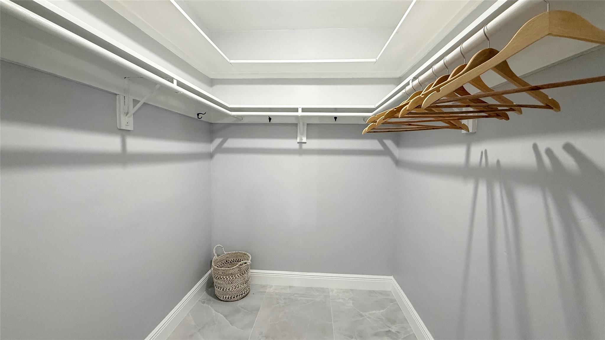 HOLLYWOOD - Residential