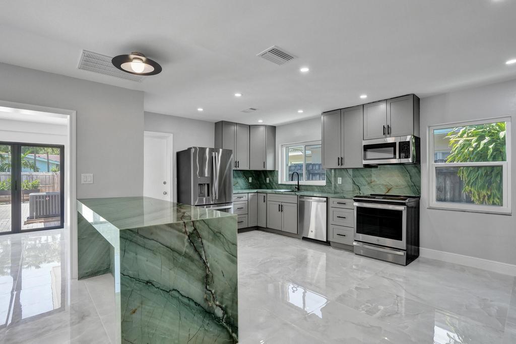 HOLLYWOOD - Residential