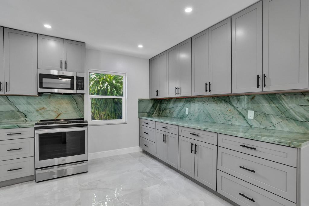 HOLLYWOOD - Residential