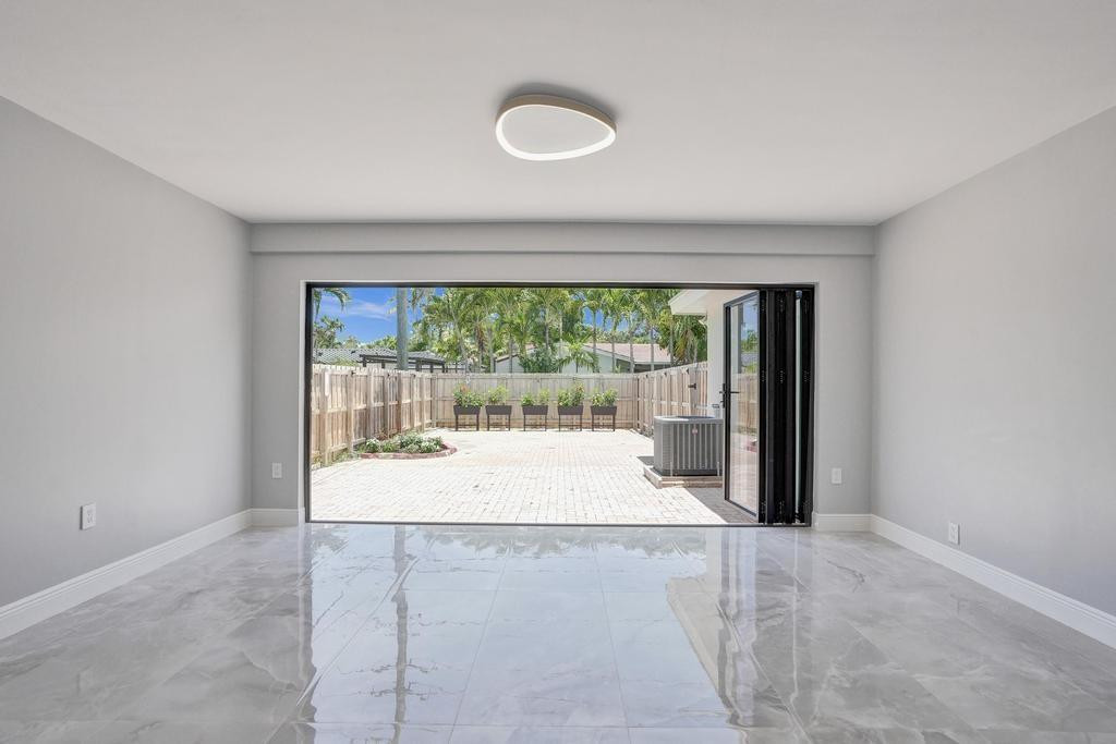 HOLLYWOOD - Residential