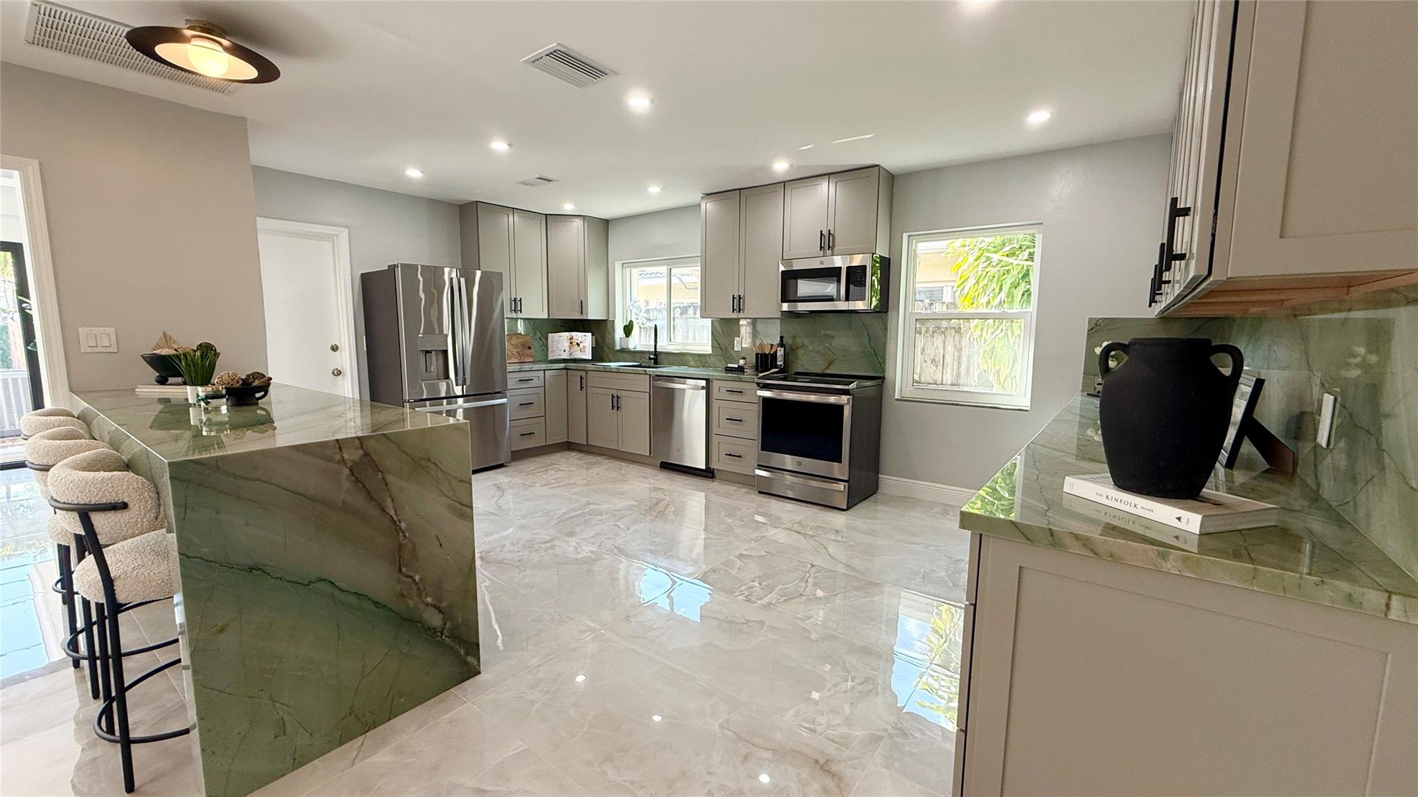 HOLLYWOOD - Residential