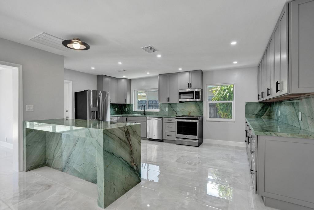 HOLLYWOOD - Residential