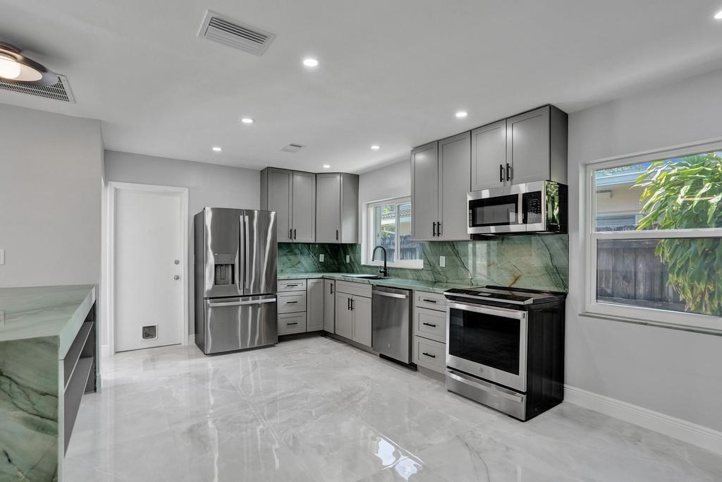 HOLLYWOOD - Residential