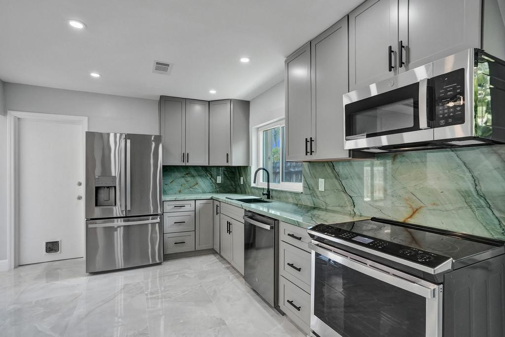 HOLLYWOOD - Residential