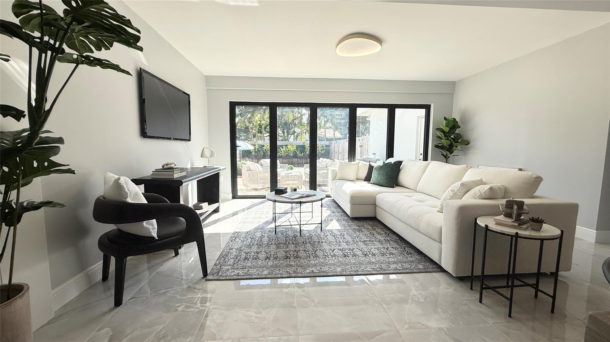 HOLLYWOOD - Residential