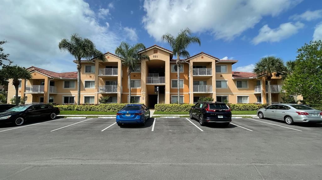 Photo of 221 SW Palm Drive Dr #104, Port Saint Lucie, FL 34986 (MLS # R10820579)