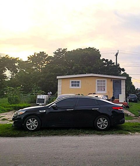 A home in Pahokee