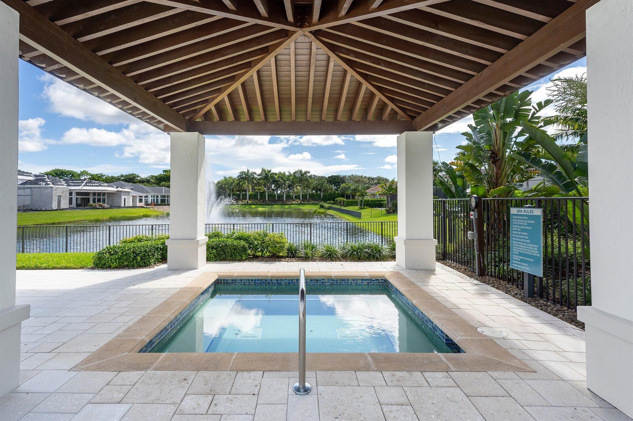 ROYAL PALM POLO - Residential