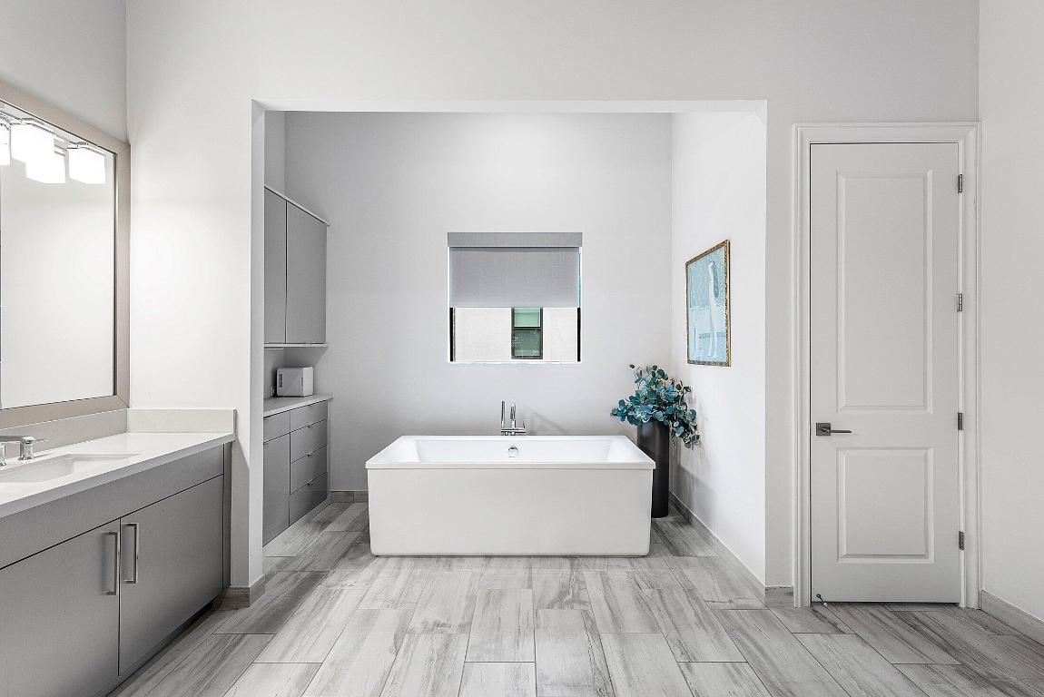 ROYAL PALM POLO - Residential